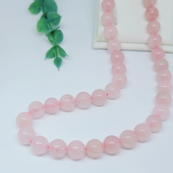 🌼 NWOT Rose Quartz beaded necklace (10mm beads) - Picture 2 of 4